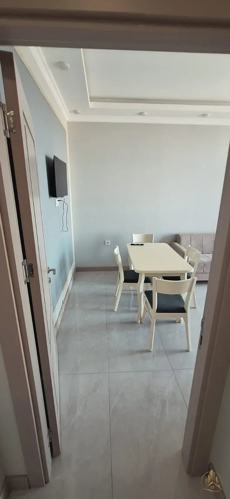 7-ci mikrorayon ərazisində satılan 2 otaqlı mənzilin dəhlizi